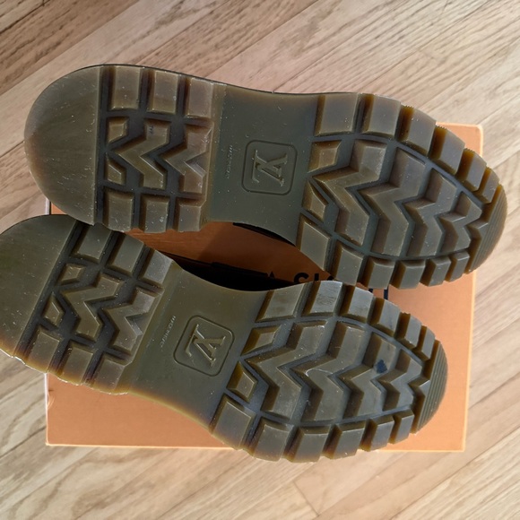 LOUIS VUITTON MENS SHoes  SIZE 10 as pictured great condition 100 authentic - Picture 3 of 5